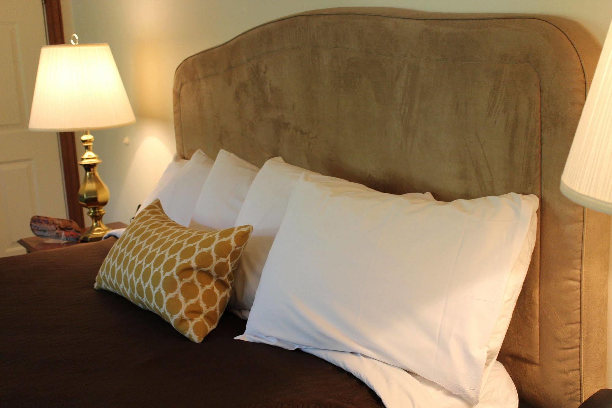 Riverhouse By Weekender Formerly Jack Daniels Inn Peterborough Extérieur photo